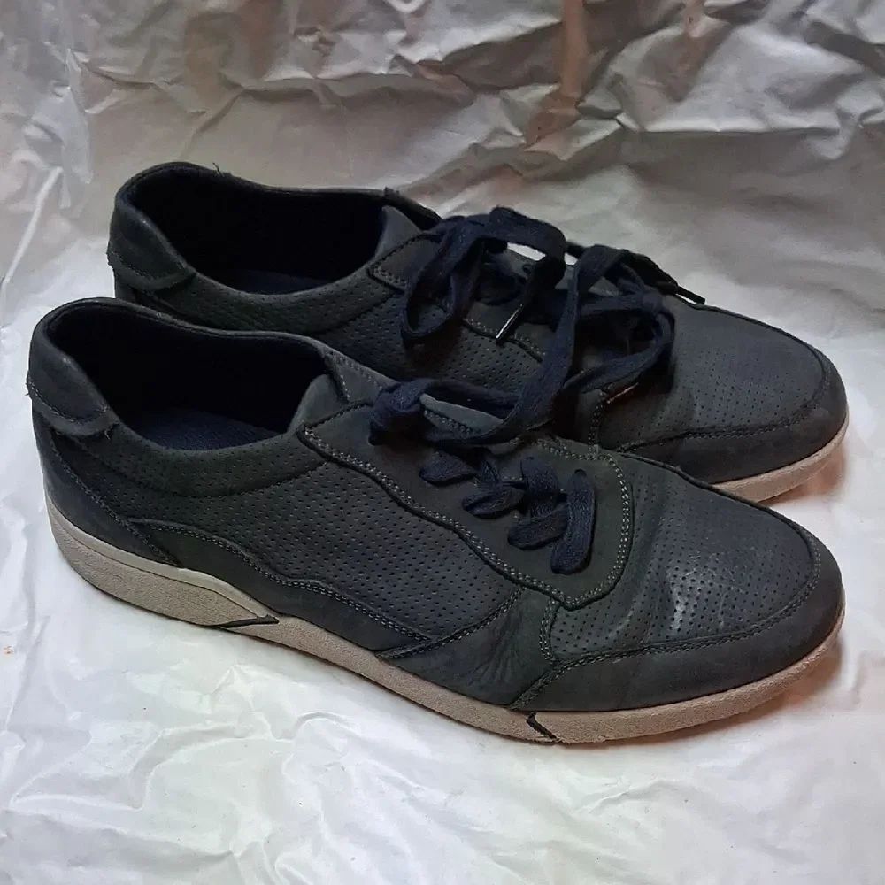 Propet Men's Dark Gray Sneakers